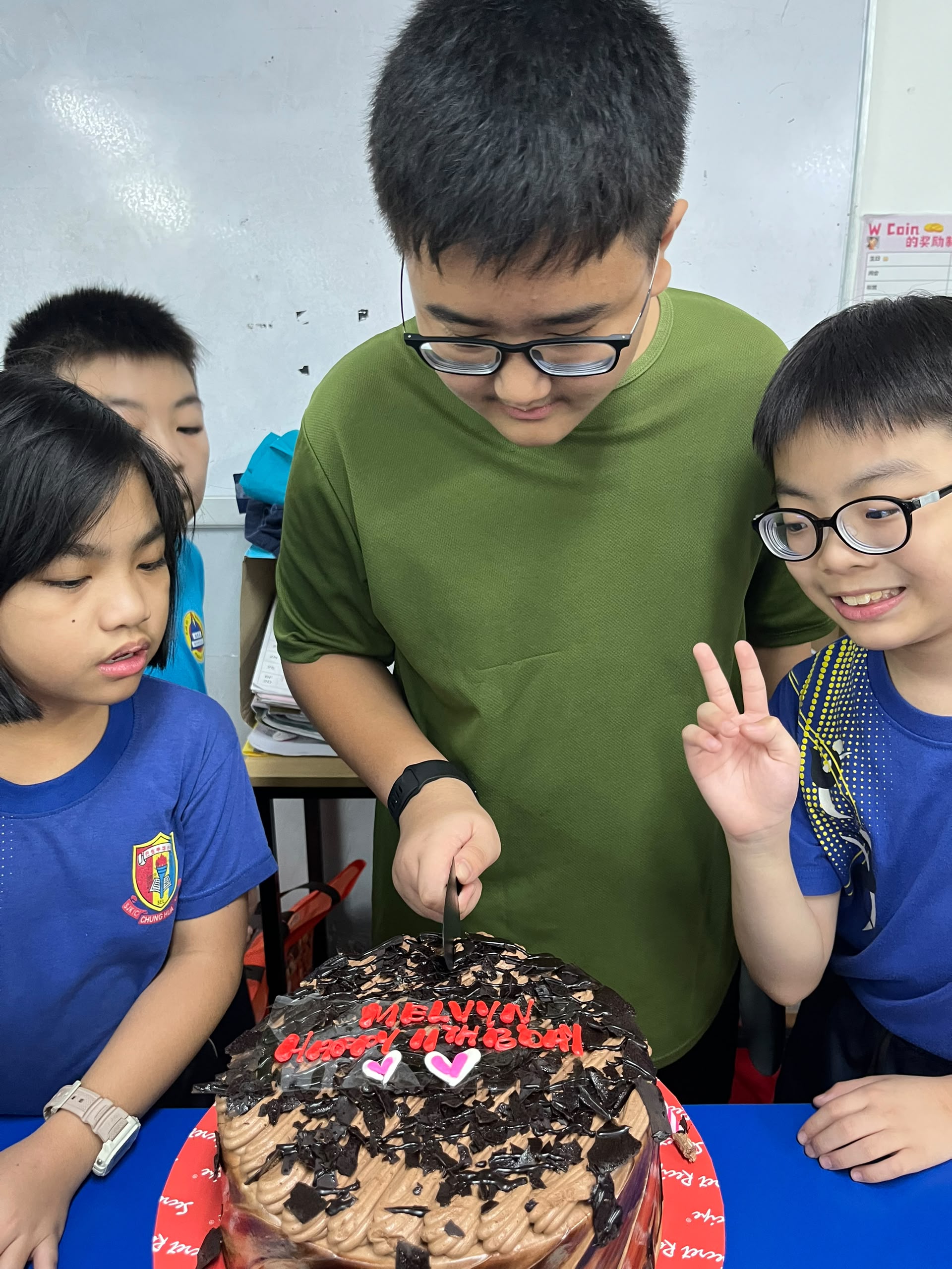 WITZ 安亲班学生一起庆祝生日